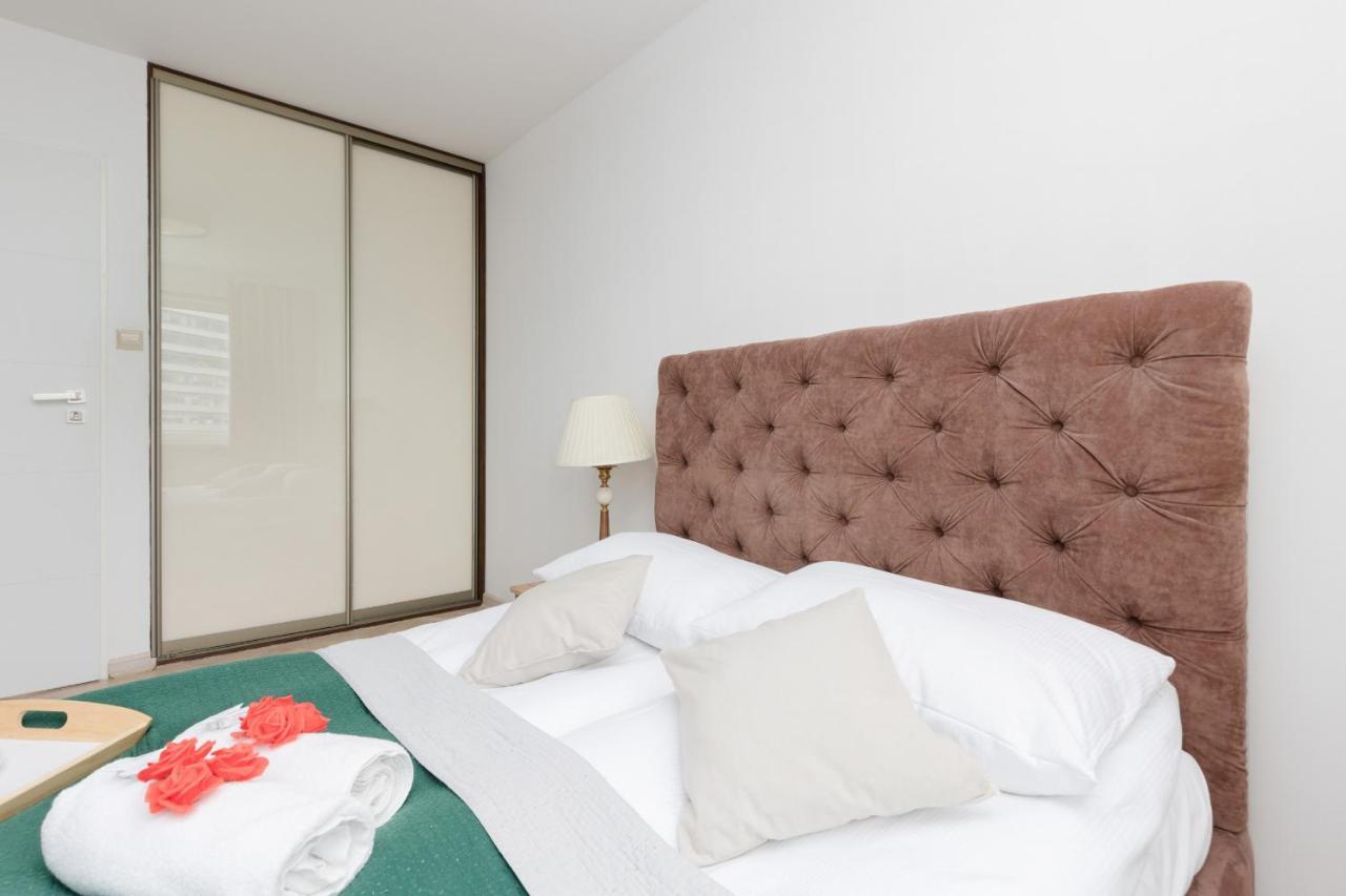 Zlota Apartment Center Of Warsaw By Noclegi Renters Varsóvia Exterior foto