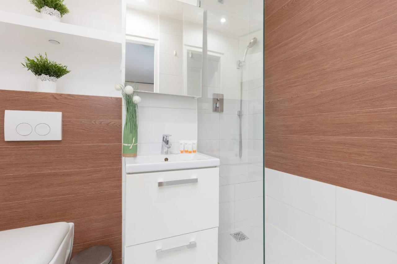 Zlota Apartment Center Of Warsaw By Noclegi Renters Varsóvia Exterior foto